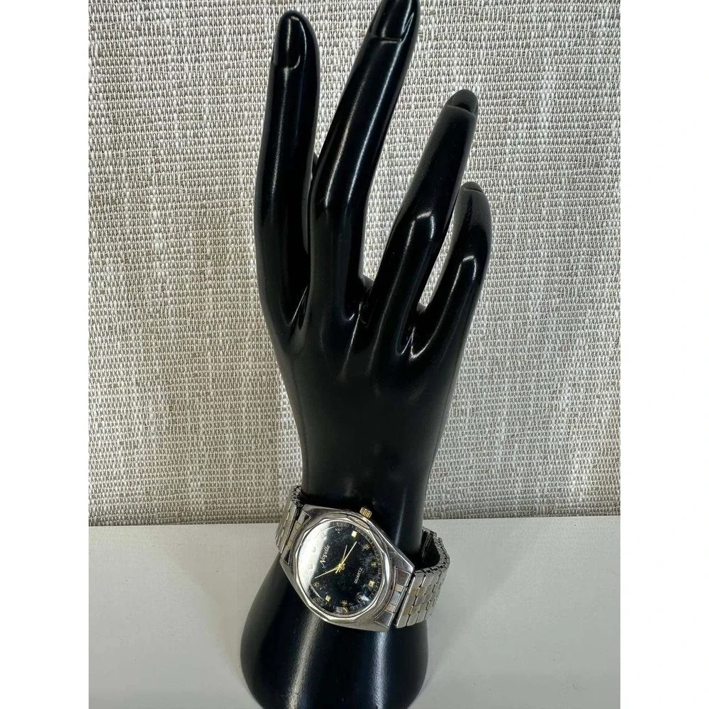 Novelle Quartz Two Tone Watch Black Dial Stainless Steel Caseback 039/1 (9)